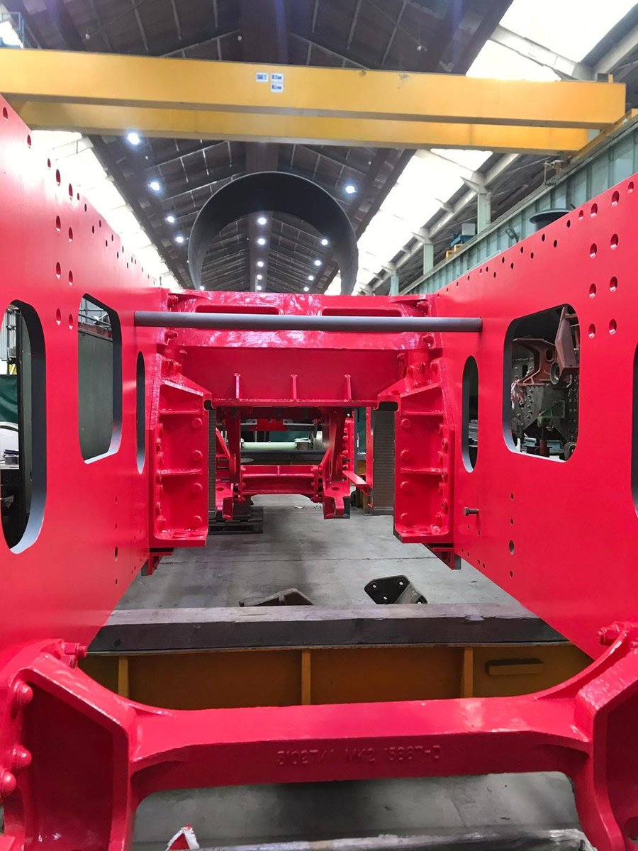 61673's frames have now been primed and painted inside to protect them. (Note that any fittings to be attached the area will be cleaned carefully back to metal). But they look smart now in a gloss red finish😃👍.