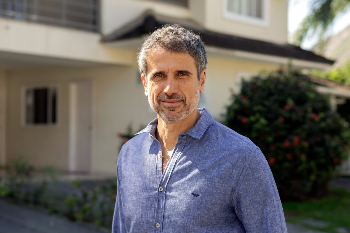 Eriberto Leão em #ManiaDeVocê! 👀 O ator dará vida a Robson, um executivo workaholic que pouco se dedica à mulher, Fátima (Mariana Santos). Machista, não perde a oportunidade de criticar a esposa, enquanto dá em cima de várias mulheres na rua.

📸: Manoella Mello