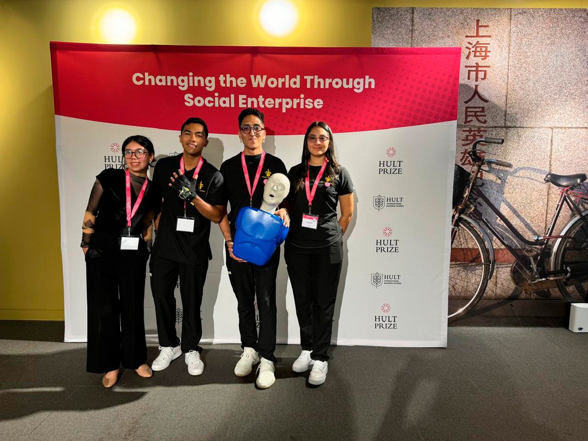 #LoLeíEnUniverso
Estudiantes UV diseñaron un guante con el cual, pueden brindar reanimación cardiopulmonar a víctimas de infartos o paros cardiacos. Con este invento, obtuvieron el segundo lugar en el Hult Prize Dubai Summit 2024.
¡Enhorabuena!
Nota: goo.su/jkmYL