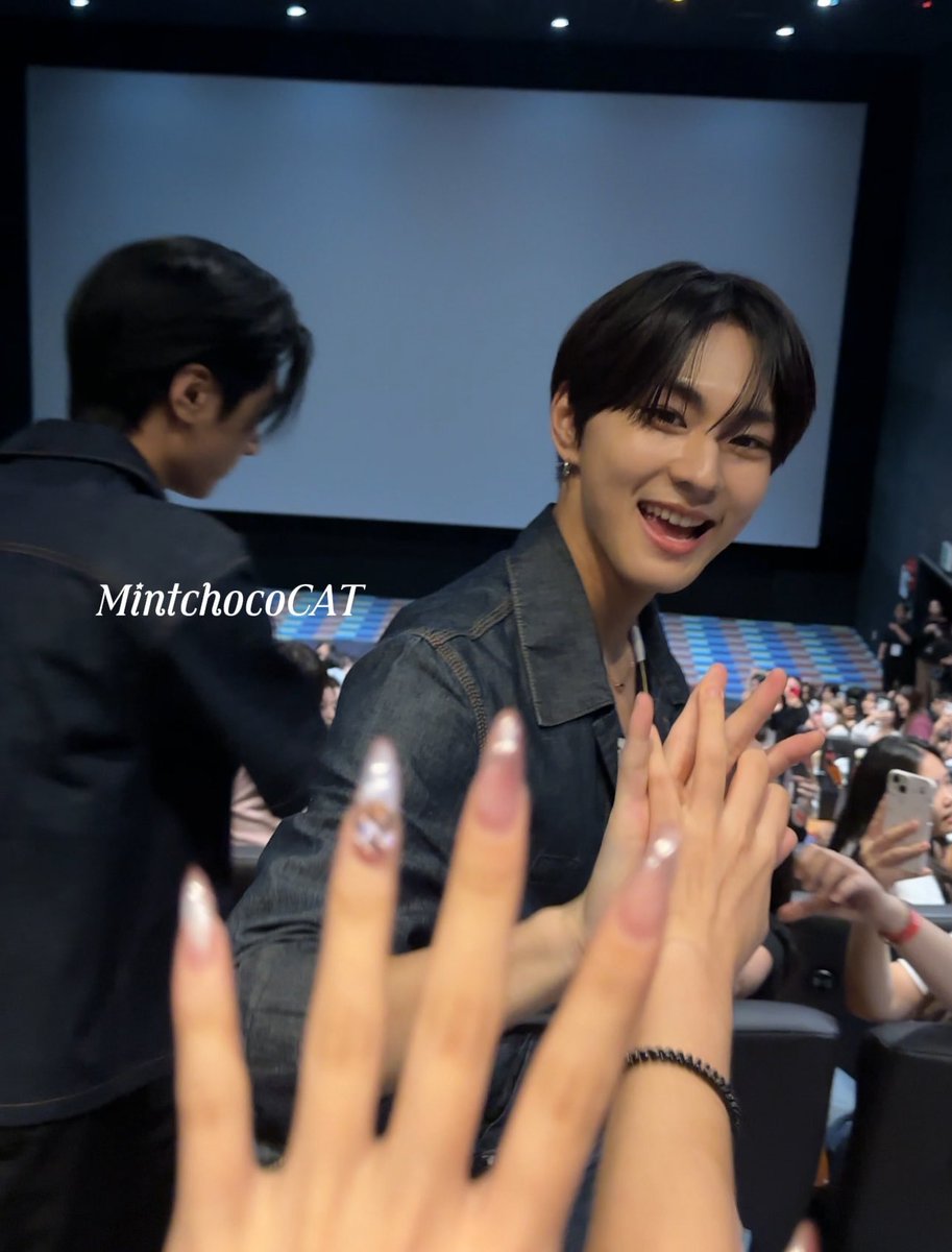 jungwonfeeds's tweet photo. UNREAL https://t.co/zAf5liHoCS