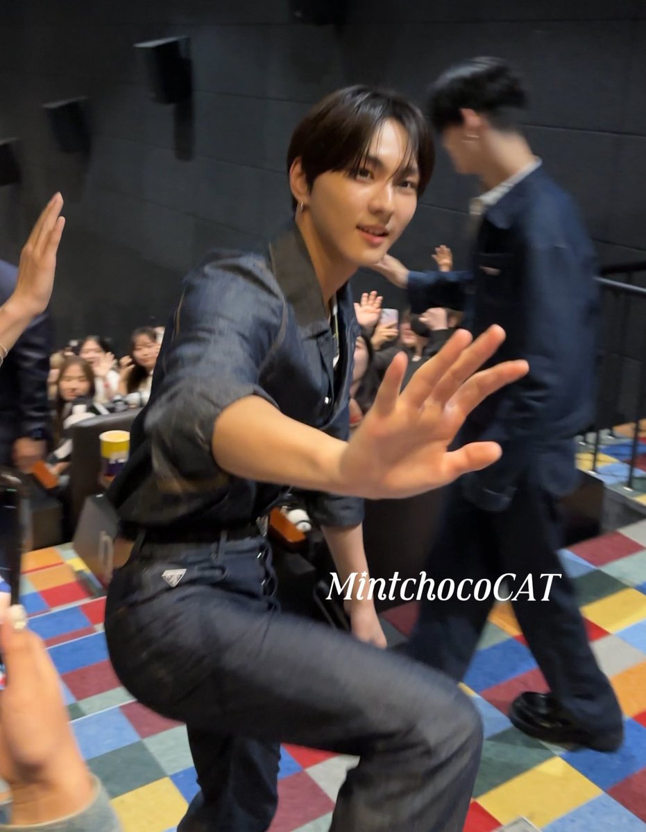 jungwonfeeds's tweet photo. UNREAL https://t.co/zAf5liHoCS