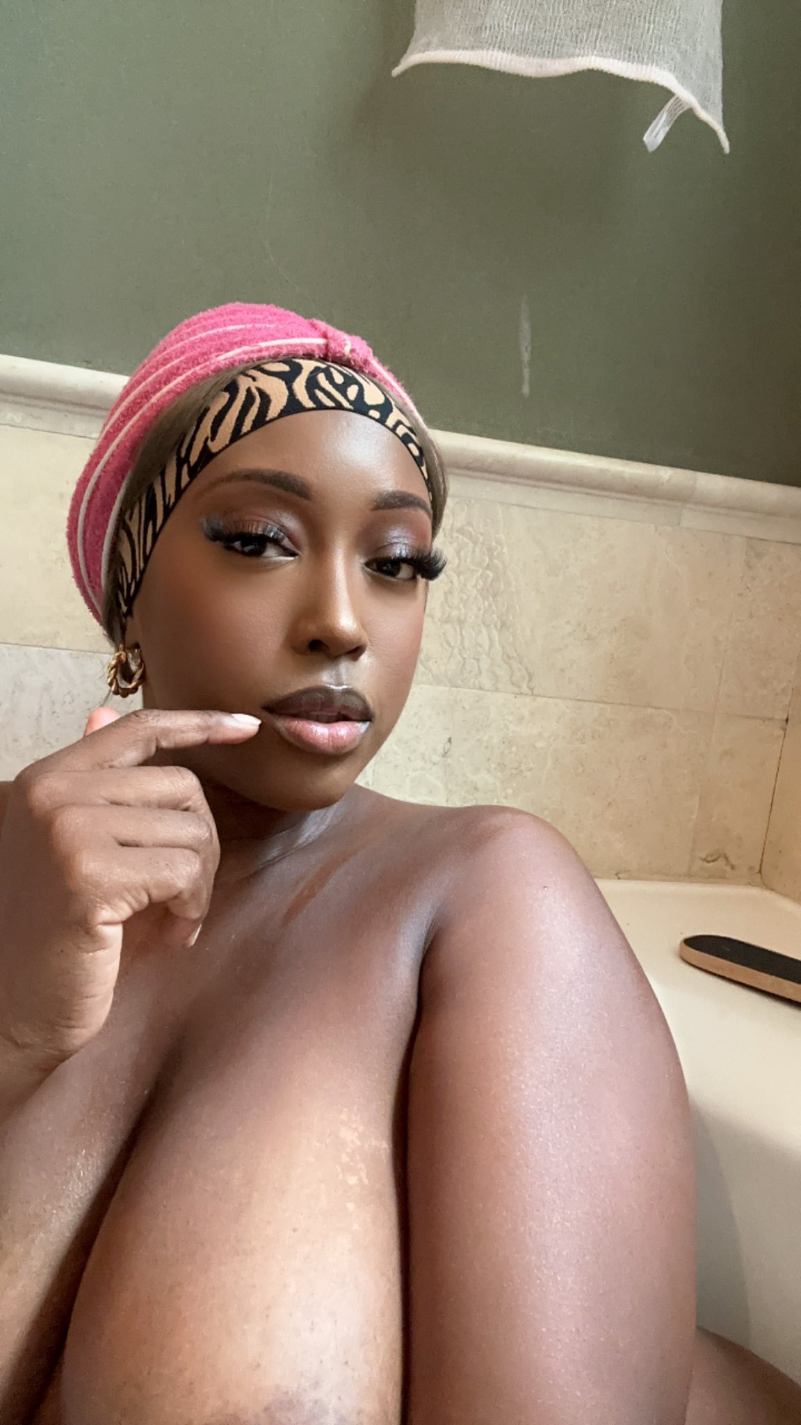 Bath time before working with @devonkockz https://t.co/PDdUzhggRf
