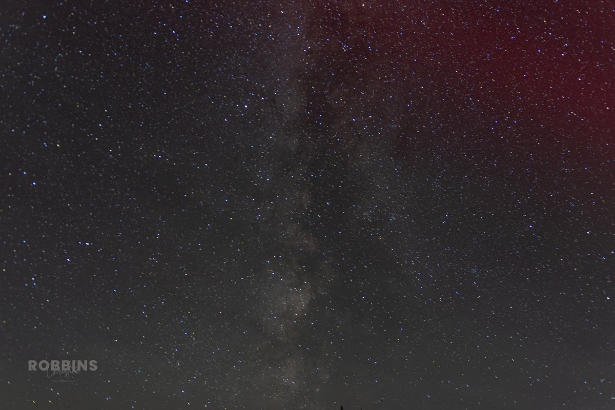 ForksFlash's tweet image. Went to @MountRainierNPS on Sun night into Mon morning to capture the #PerseidMeteorShower. Drove around the whole mtn in search of a no fog zone. Delighted to see the Aurora out! Got a couple of streaks in the sky and even spotted a bit of the Milky Way.
