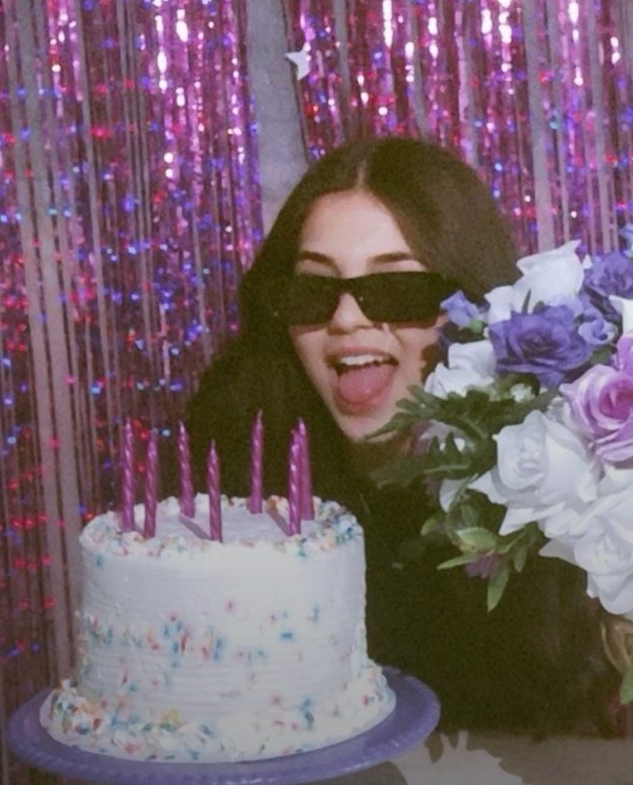 sakuraax13's tweet photo. HBD to my favorite secret keeper🎂🎈🫀
Everybody says they've got the world's best friend, but in my case, it's actually true. Once again happy birthday sweetie💋🫀🌛👸
@MahinNaz__ https://t.co/PDEKHMLzYk