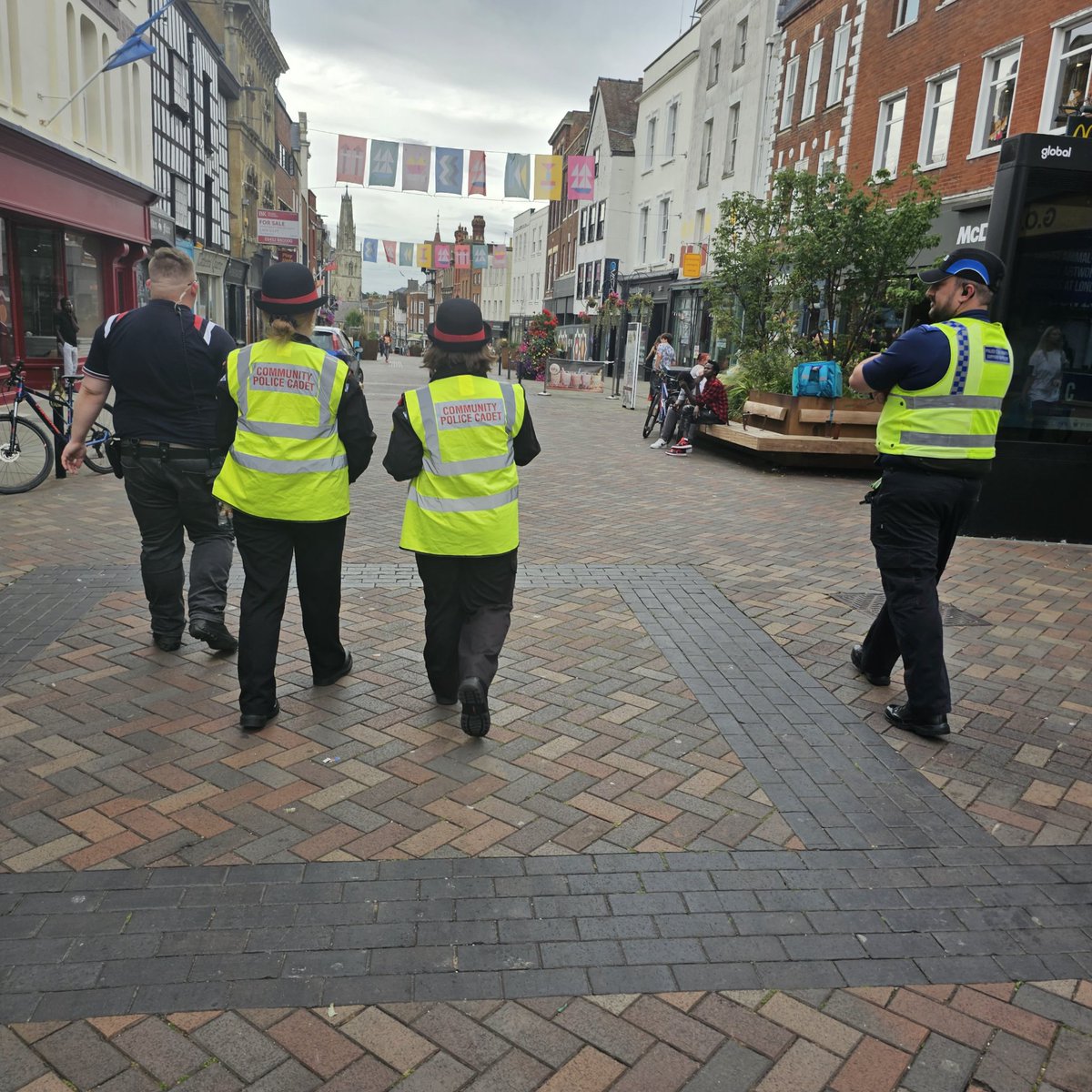 GLOSBIDCPO's tweet photo. @GLOSBIDCPO team out and about with @GlosCityPolice @GlosPolCadets @GloucesterBID @GloucesterCity engaging with public and giving advise on Parking and driving on the Gated Streets
#CommunityEngagement
#Advice
#VisableInTheCommunity
#PartnershipWorking
@GlosCitySafe https://t.co/ytg12WuNwH