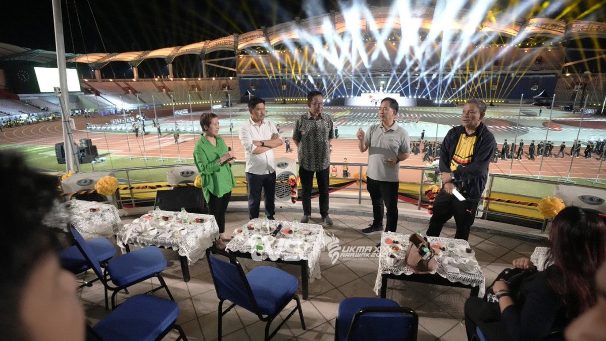 tvsarawak's tweet photo. Berbaki beberapa hari sahaja lagi perasmian Sukan Malaysia (SUKMA) Sarawak 2024.

Raptai acara perasmian temasya itu di Stadium Sarawak, Kuching, malam ini kelihatan gah dengan diterangi lampu LED dan laser.

Raptai itu  dihadiri Menteri Belia, Sukan dan Pembangunan Usahawan Sarawak, Dato Sri Abdul Karim Rahman Hamzah dan Timbalan Setiausaha Kerajaan Sarawak, Datu Hii Chang Kee.

📸 Faitullah Morni (TVS)  

Liputan langsung SUKMA XXI Sarawak 2024 di TVS saluran 122 MYTV, Unifi TV dan Astro dan juga https://t.co/lAywKYtLCc 

#SUKMA2024 #StadiumSUKMATVS #OohaaSUKMA
