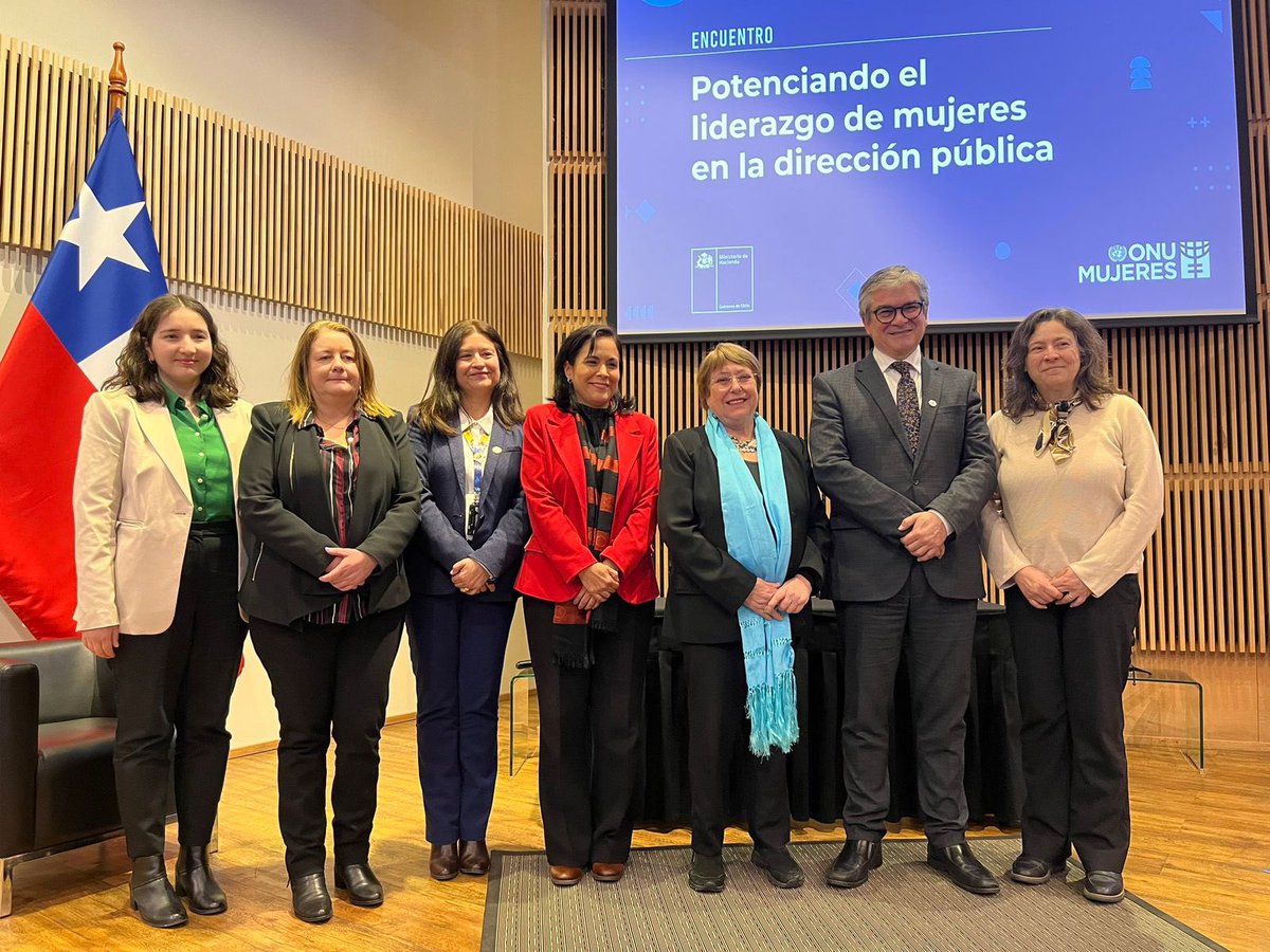 Subsecretaria <a href="/BernerHeidi/">Heidi Berner Herrera</a> participó junto a otras autoridades del <a href="/GobiernodeChile/">Gobierno de Chile</a> en el cierre del ciclo de talleres "Potenciando el Liderazgo de Mujeres en la Dirección Pública", organizado por <a href="/Min_Hacienda/">Ministerio de Hacienda</a> y <a href="/ONUMujeresChile/">ONU Mujeres Chile</a>.