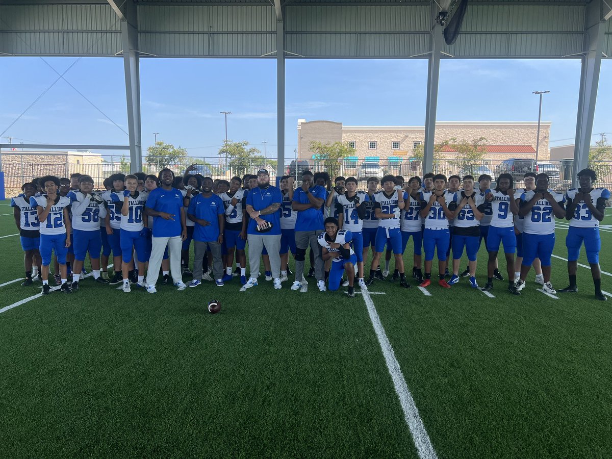 AyoCoachPaige's tweet photo. Eyes👀 locked🔒and ready✅

Freshmen stallions ready for the season 🤝🏾 https://t.co/VLsXyQDytn