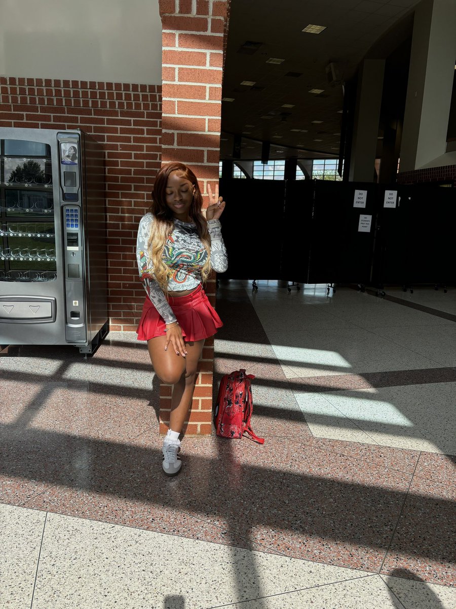 shaniyajabriaa_'s tweet image. you gots to know how i’m coming #lastfirstday #co25