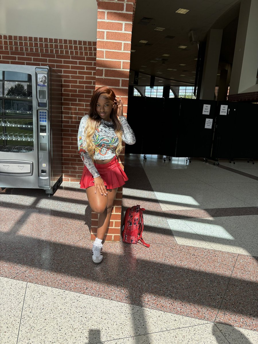 shaniyajabriaa_'s tweet image. you gots to know how i’m coming #lastfirstday #co25