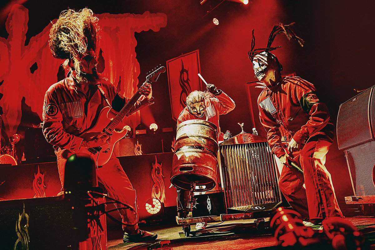 Revolvermag's tweet photo. 🔥 SLIPKNOT brought the pain to MSG last night.

See wild photos https://t.co/rqH1N6mLOp https://t.co/jemruh0ijR