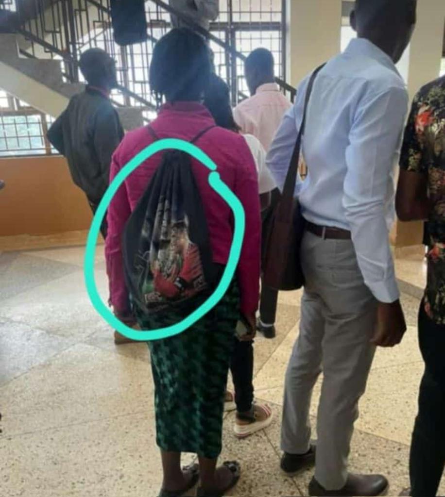 Confiance_MCI's tweet image. Hano kuri #Compus nigaho, abana ba Year 1 batangiye gusobanurirwa byinshi bitandukanye ndetse banabereka aho bazajya bigira😂🤣🤣