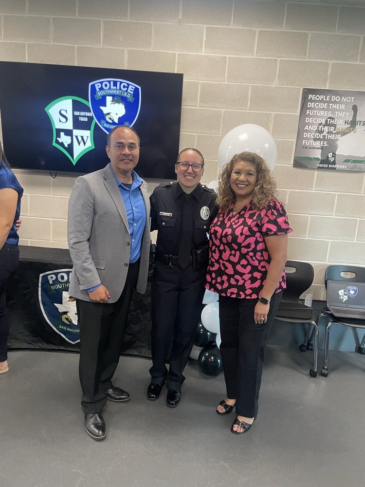 swisd_mce's tweet photo. Congrats Officer Bearden and welcome to the MCE Team! #RootEDMCE #GoPublic #SWISDexperience #MCEGoForGold #TeamMCE https://t.co/uPj9MdKBnN