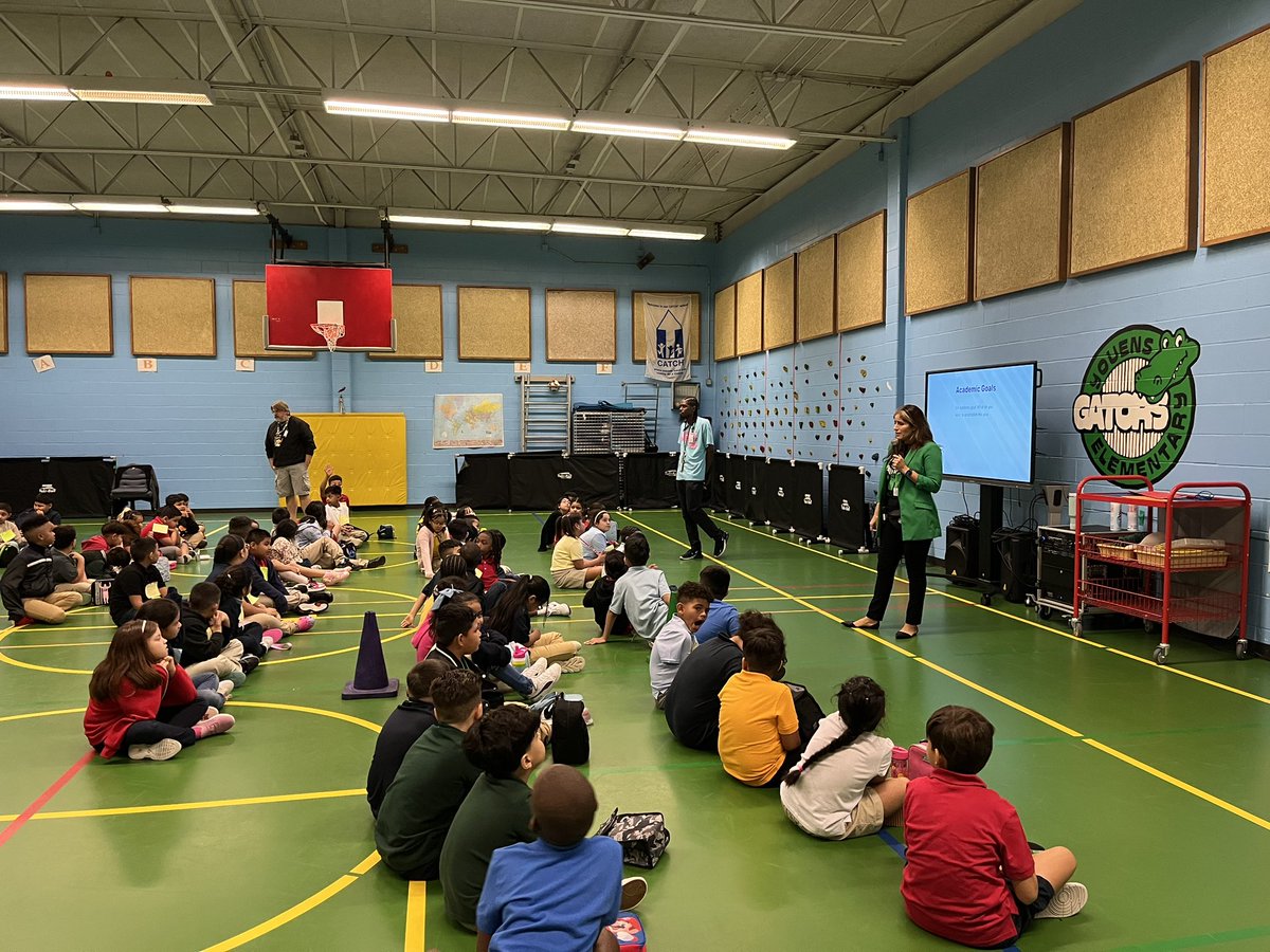 BaileyAlief's tweet photo. Our students starting the year off strong learning how to be Great Gators! @Youens_Gators @Ruth_Kacz #GatorNation #deepdivingintolearning https://t.co/1KYazg7rf3