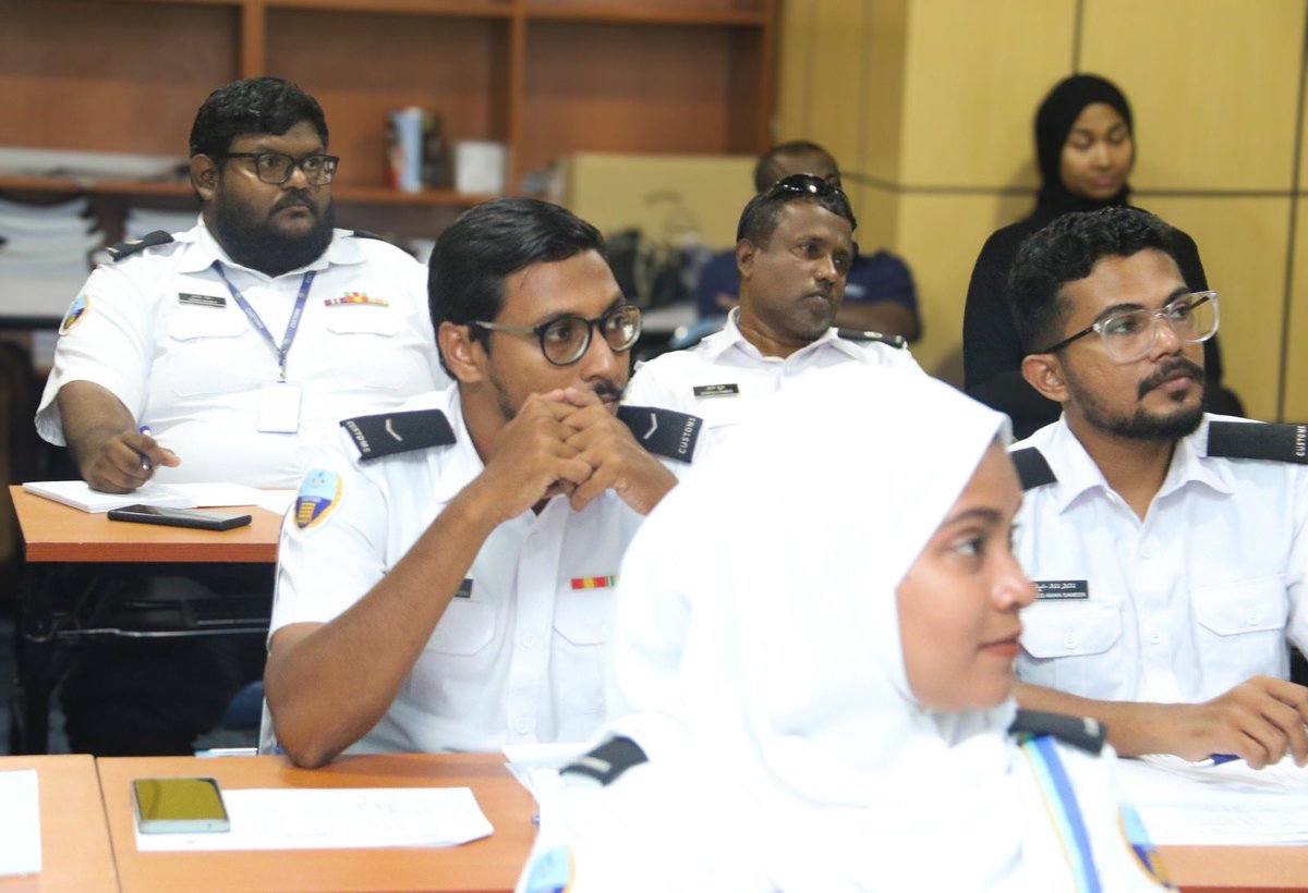 CustomsMv's tweet photo. From the new batch of Pierside #Vesselsearch Techniques Course organized by @UNODC_MCP, seeking to improve capacity of officers in protecting borders against violations of fiscal, immigration, sanitary, MCS laws &amp; in preventing/identifying cross border movements of illicit goods. https://t.co/Sd71RKGMWC