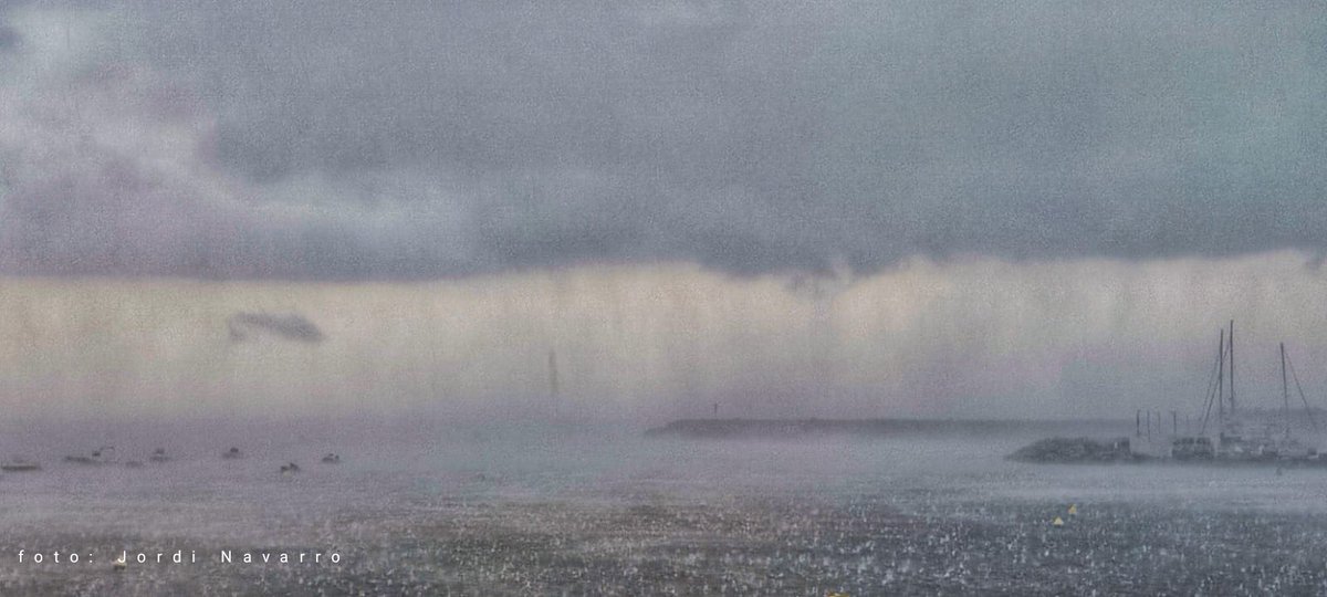 lidiaroca's tweet photo. Llançà aquesta tarda. Pedra sobre el mar. 
#llança @MeteoBarrufet @meteocat https://t.co/UpImVe9A8l