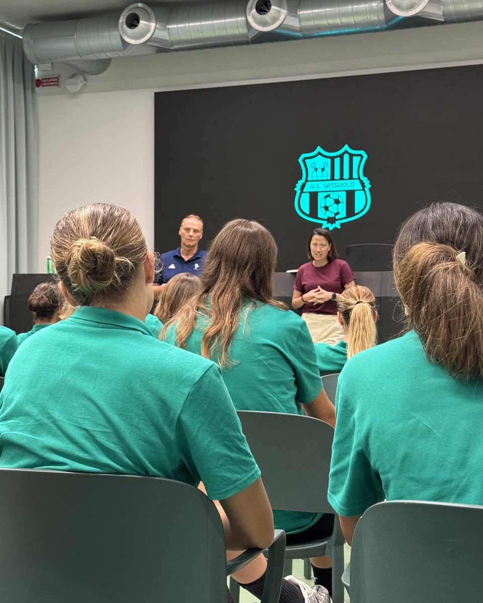 🔵 In visita alle calciatrici del <a href="/SassuoloUS/">U.S. Sassuolo</a>. 
Per noi, presenti la responsabile settore femminile Chiara Marchitelli e Paolo Bianchet.