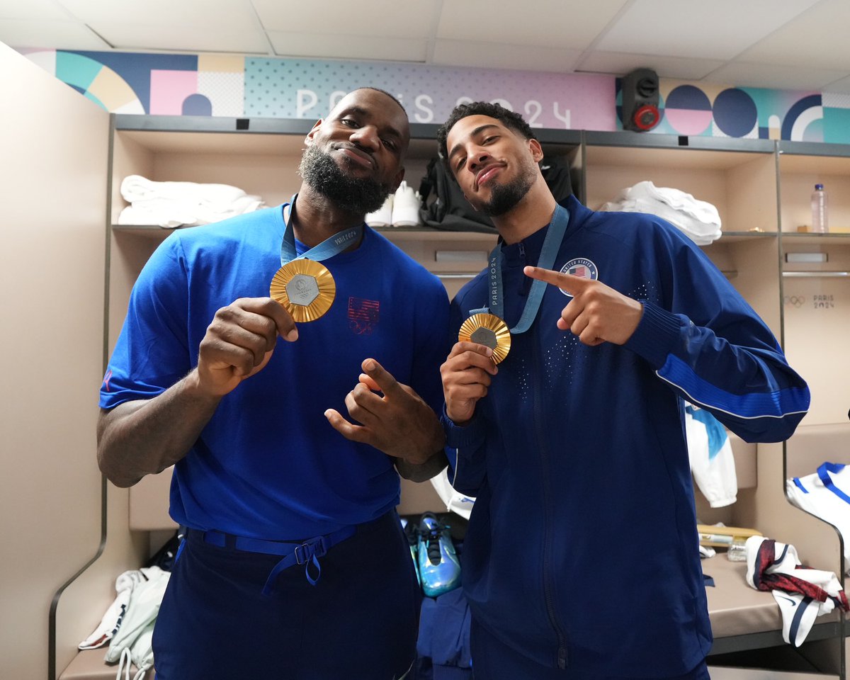 my mom sent me these pics this morning, life crazy lol