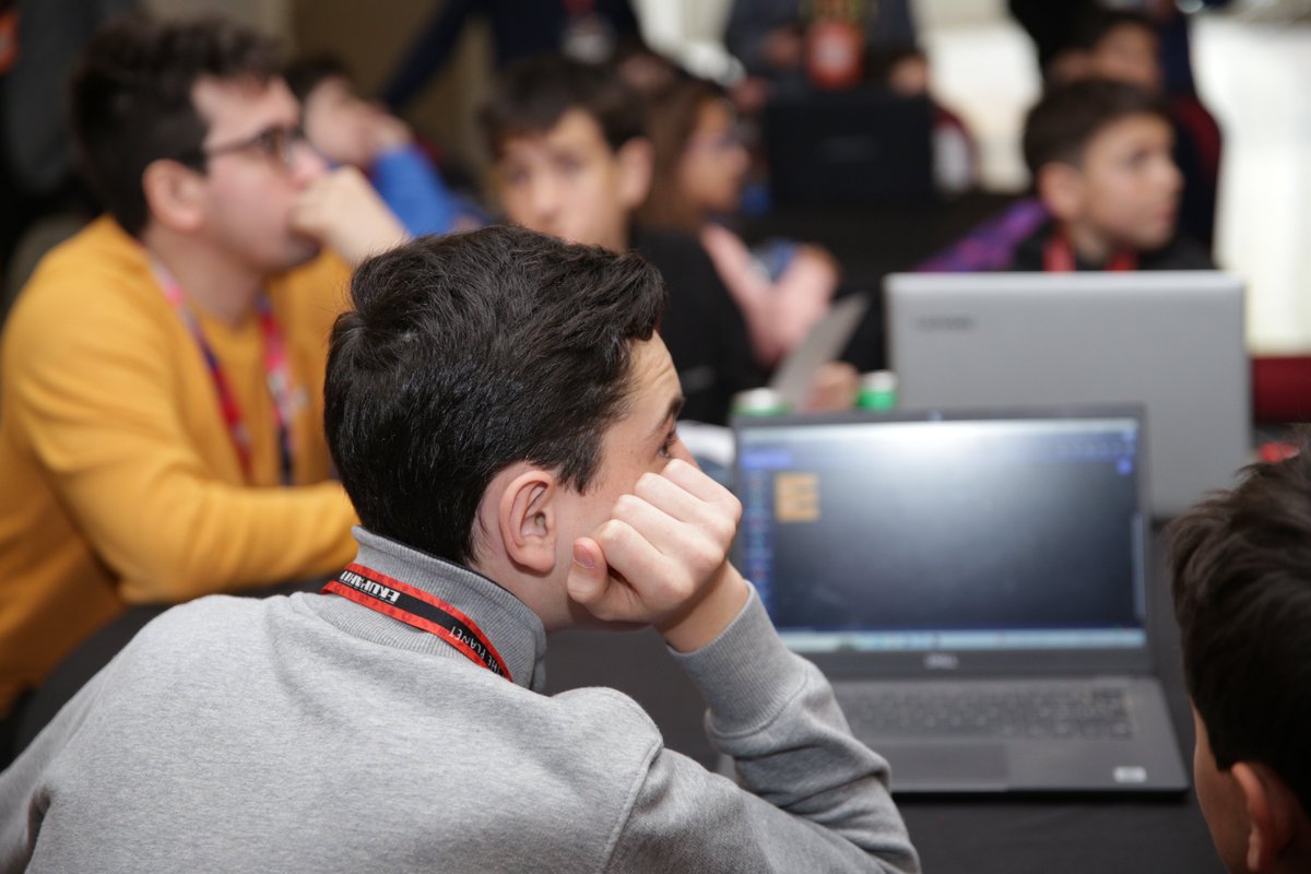 ekoparty's tweet photo. #RetroEko 🔙

El año pasado tuvimos otra edición de EKOKIDS VILLAGE en la #EKO2023, llena de actividades, juegos y talleres para los más chicos. 🤓

Se trata de un espacio creado para que niños y adolescentes, en el marco de la EKO, puedan compartir un encuentro de reflexión y creación en torno a la ciberseguridad y demás temas vinculados con la tecnología y la innovación digital. 🚀

¡Sumate a la edición 2024! Envianos tu propuesta a ekokids@ekoparty.org 📩