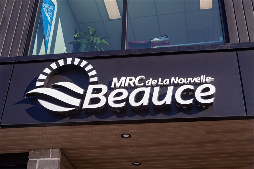 EnBeauce.com (@enbeauce) on Twitter photo 📢 Québec accorde plus de 600 000 $ à quatre MRC de la région 🚮
📲 Lisez l’article complet ici : enbeauce.com/actualites/mun…
N’hésitez pas à retweeter et commenter ! 👇
#ChaudièreAppalaches #Québec #Actu #Locale #Nouvelles #Collecte #MatièreOrganique <a href="/CharetteB/">Benoit Charette</a> <a href="/BDrainvilleQc/">Bernard Drainville</a> 📢 Québec accorde plus de 600 000 $ à quatre MRC de la région 🚮
📲 Lisez l’article complet ici : enbeauce.com/actualites/mun…
N’hésitez pas à retweeter et commenter ! 👇
#ChaudièreAppalaches #Québec #Actu #Locale #Nouvelles #Collecte #MatièreOrganique <a href="/CharetteB/">Benoit Charette</a> <a href="/BDrainvilleQc/">Bernard Drainville</a>