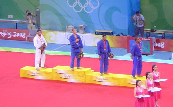 ait_imravden's tweet photo. 1️⃣3️⃣ Amar Benikhlef - #JO2008 de Pékin 🇨🇳
🥈 Argent - Judo (-90 kg)
Originaire d'Alger, Benikhlef combat avec passion à Pékin et décroche l'argent, un exploit pour le judo algérien. 🥈🥋 https://t.co/h9P1L7qdY5