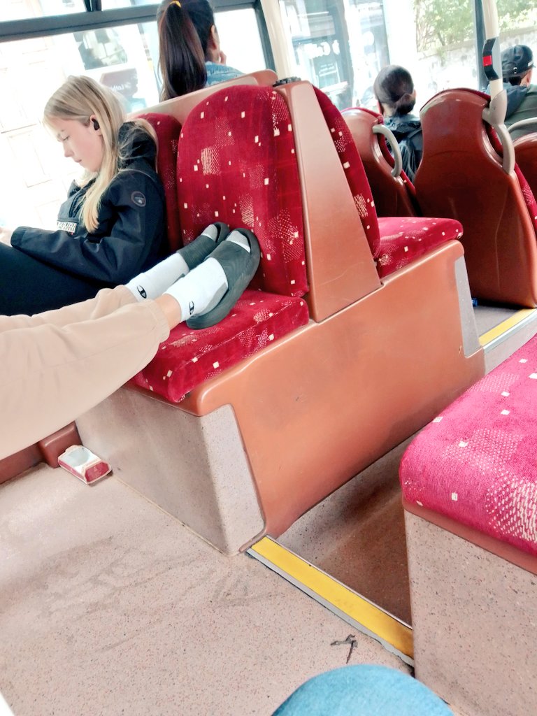 MacScotland4's tweet image. Tourists: public transport isn&apos;t an extension of your Hotel/Airbnb 
#Edinburgh #MrGrumpy 😆