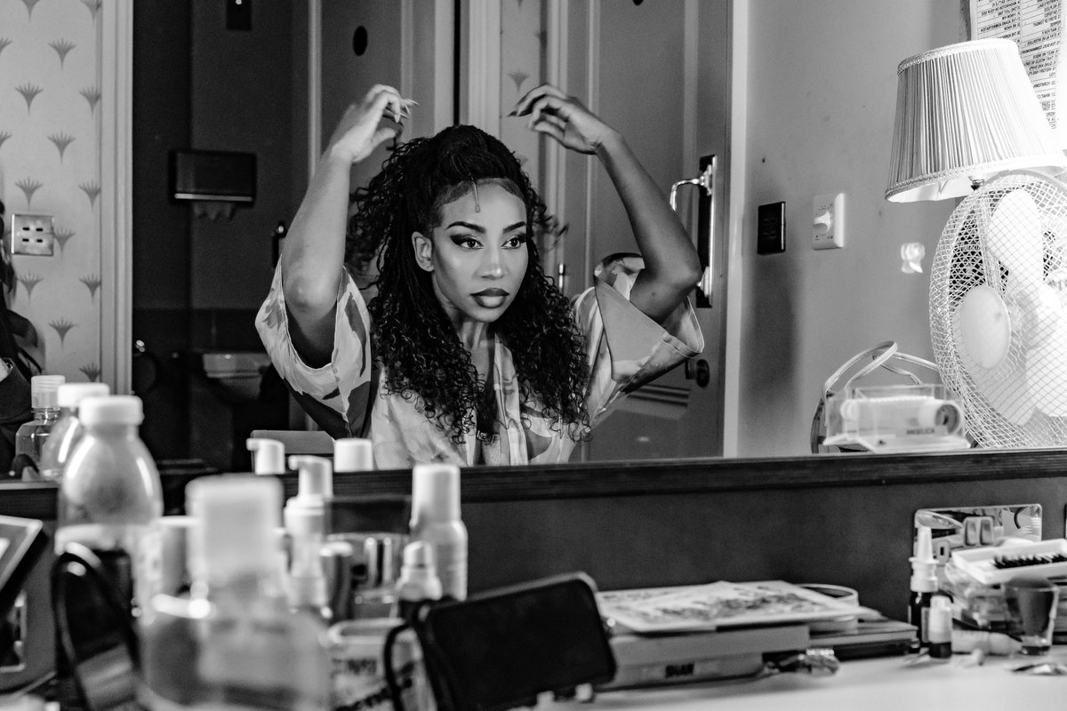 HamiltonWestEnd's tweet photo. TONIGHT #JordanFrazier and #ManaiaGlasseyOhlson perform the roles of Angelica and Aaron Burr in #HamiltonLDN for One Last Time. 💛

📸: @dannykaan https://t.co/DC9CIBNtX4