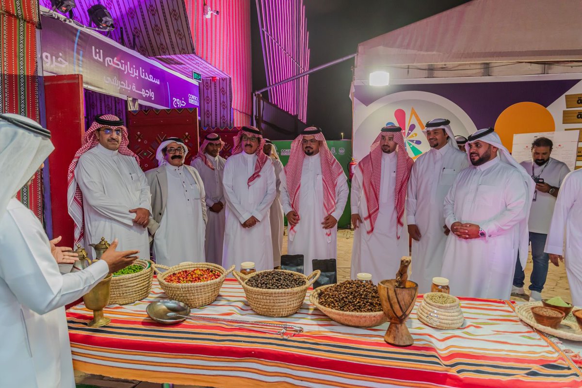 برعاية كريمة من أمين منطقة الباحه الدكتور علي السواط ،،شهدت واجهة بلجرشي أمس احتفالاً مميزاً بالطعام والتراث، حيث أقيمت فعالية “سلو فود” التي لاقت إقبالاً جماهيرياً واسعاً. وقد أكد السواط على أهمية مثل هذه المبادرات في تعزيز الهوية الثقافية وتشجيع الأكل الصحي.