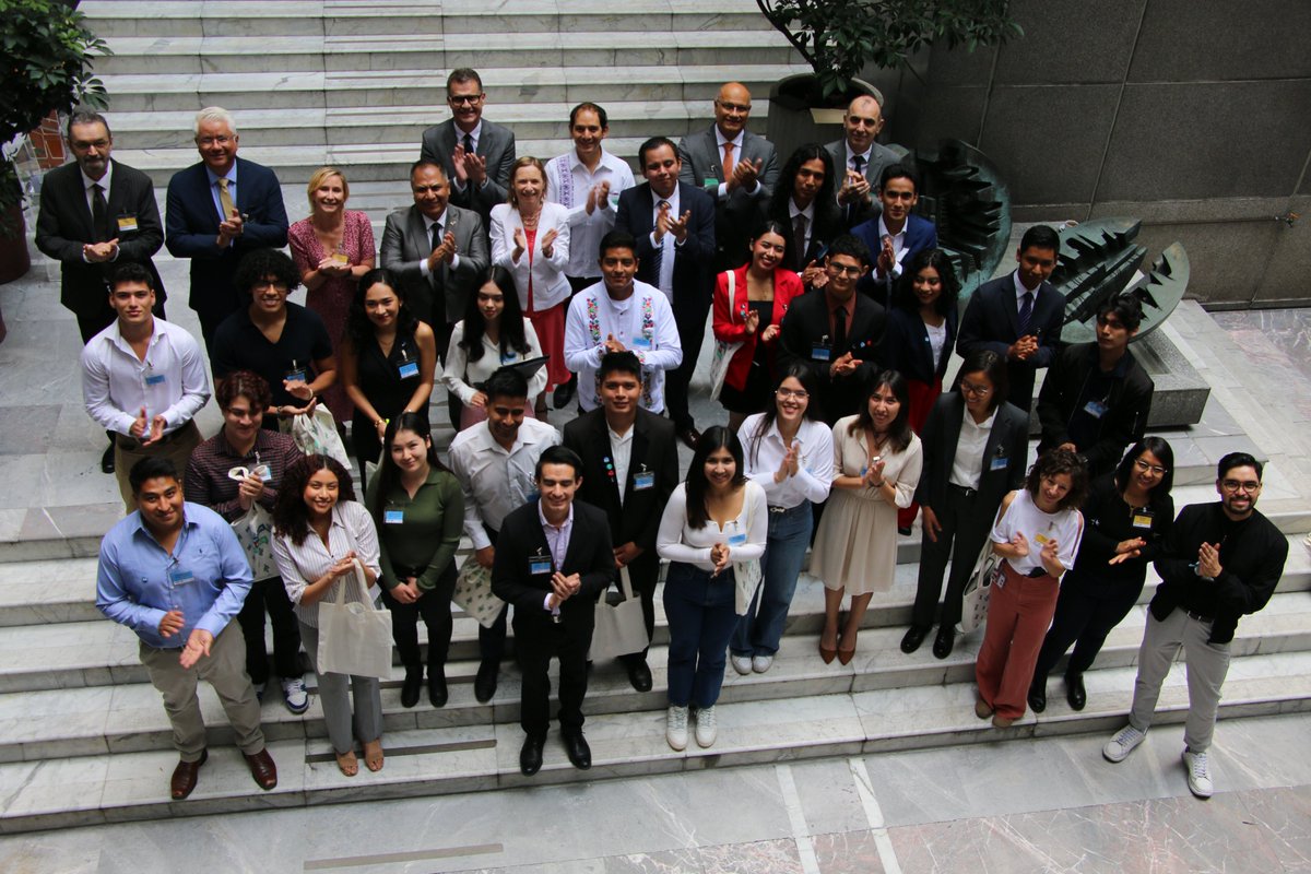 FranciaenMexico's tweet photo. ¡Hoy despedimos a los becarios Mexprotec antes de su partida a Francia! 🇫🇷 23 estudiantes mexicanos iniciarán en septiembre próximo sus estudios en los IUT, en ingeniería, comercio o turismo. @Delphborione los felicitó por su selección y por elegir Francia. https://t.co/6Rlt1NO0AB