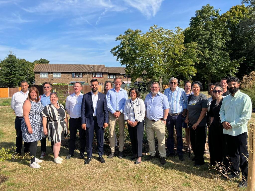 LDNMayor Environment (@ldn_environment) on Twitter photo It was great to visit the beautiful Beckton Park Meadows with the Mayor of Chattanooga, Tim Kelly, today (which is set to be the first National Park City in the US), highlighting the benefit that the <a href="/MayorofLondon/">Mayor of London, Sadiq Khan</a>'s Rewild London Fund is making
#Greener #Wilder #Healthier It was great to visit the beautiful Beckton Park Meadows with the Mayor of Chattanooga, Tim Kelly, today (which is set to be the first National Park City in the US), highlighting the benefit that the <a href="/MayorofLondon/">Mayor of London, Sadiq Khan</a>'s Rewild London Fund is making
#Greener #Wilder #Healthier
