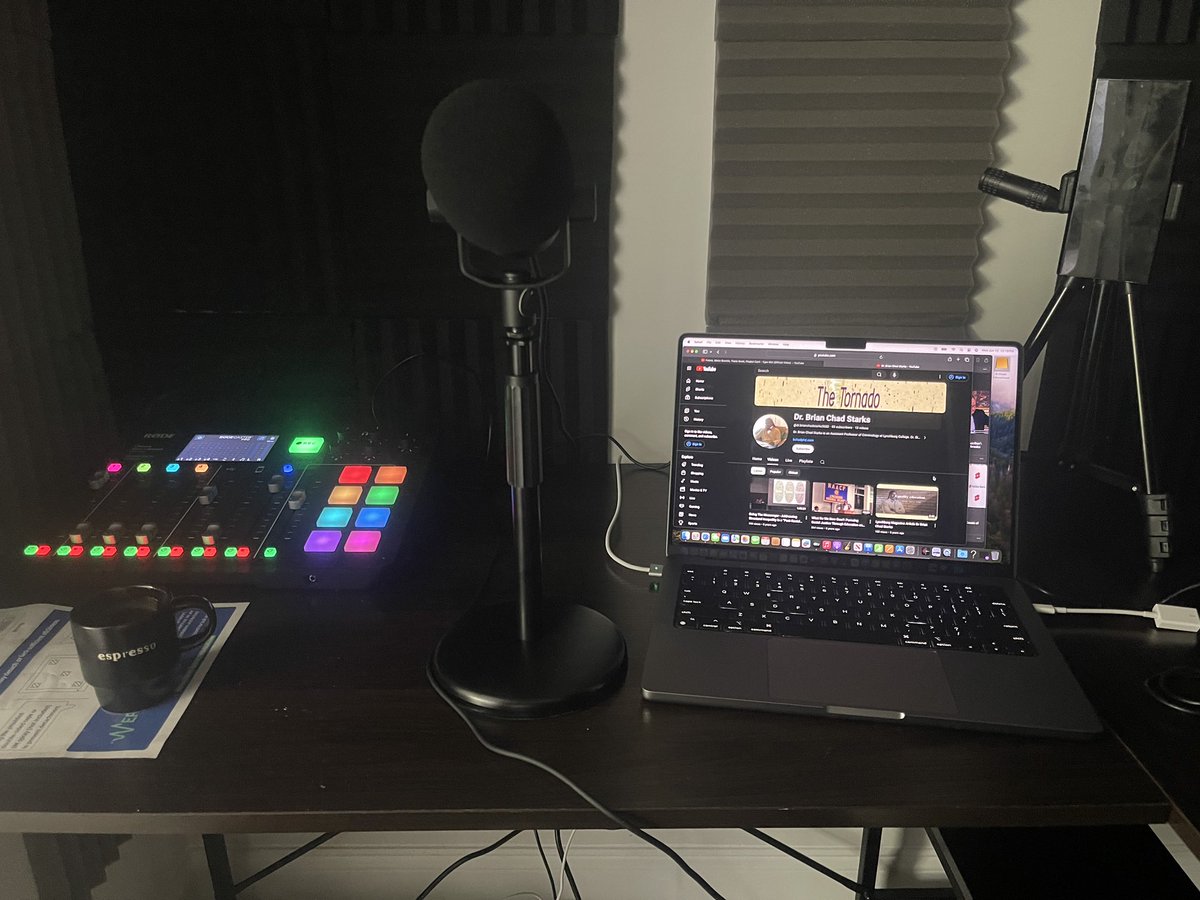 bchadphd's tweet photo. 📚 Exciting News! 🎧

As book orders for Courageous Hearts continue to pour in, I’m thrilled to share that I’ve started working on the audiobook version!

https://t.co/ropHp6NHir

#CourageousHearts #Audiobook #NewContent #Justice #SelfDiscovery #BrianChadStarks #BetheMessenger https://t.co/ujKZt38rDL