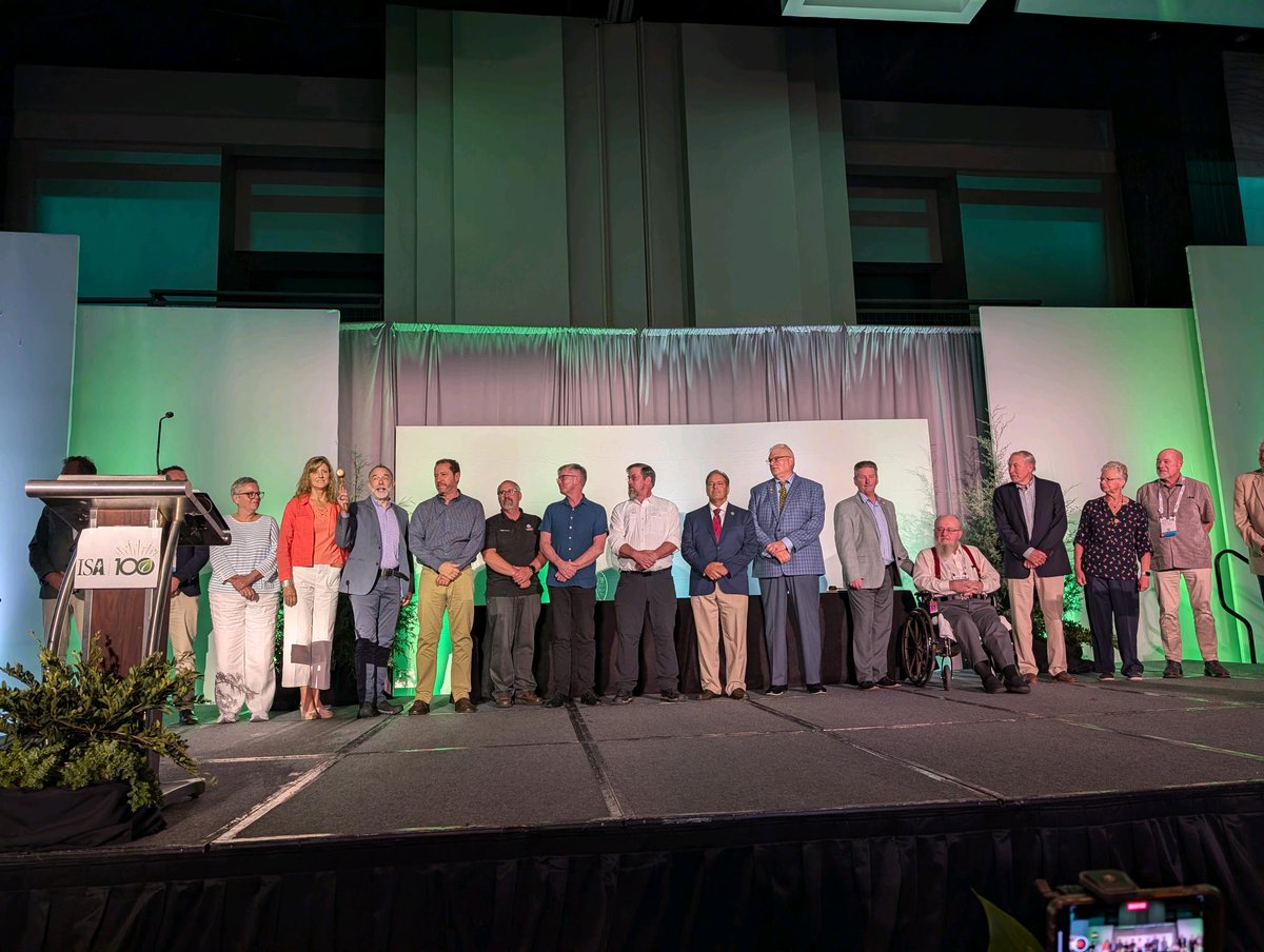 Sustainable Forestry Initiative (@sfiprogram) on Twitter photo Day 2 of the <a href="/ISArboriculture/">ISA Arboriculture</a> Annual International Conference is off to an exciting start for the SFI team!
SFI and #UrbanForestry leaders Paul Johnson and Sharon Jean-Philippe have been honored with awards from the International Society of Arboriculture.🌳✨ Day 2 of the <a href="/ISArboriculture/">ISA Arboriculture</a> Annual International Conference is off to an exciting start for the SFI team!
SFI and #UrbanForestry leaders Paul Johnson and Sharon Jean-Philippe have been honored with awards from the International Society of Arboriculture.🌳✨