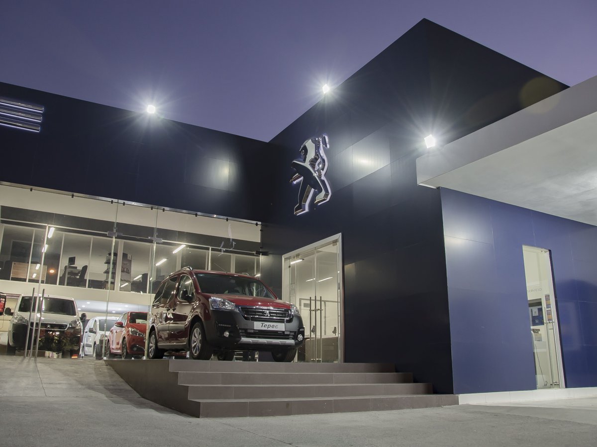fenomeno_mx's tweet photo. Descubre Peugeot Interlomas, uno de nuestros proyectos automotrices más emocionantes. Con un espacio originalmente pequeño y restricciones de uso de suelo, maximizamos la funcionalidad añadiendo un mezzanine para oficinas de administración. 
Explora más en https://t.co/q1EHkYk1iy https://t.co/R8CXKDzTyS