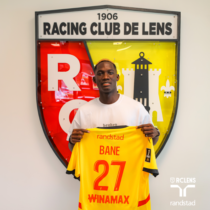 RCLens's tweet photo. 𝗦𝗶𝗱𝗶 𝗕𝗔𝗡𝗘, nouvel athlète débloqué ✅

Défenseur prometteur, le joueur sénégalais de 20 ans a paraphé avec le Racing jusqu’en 2028. ✍️

#FiersDEtreLensois