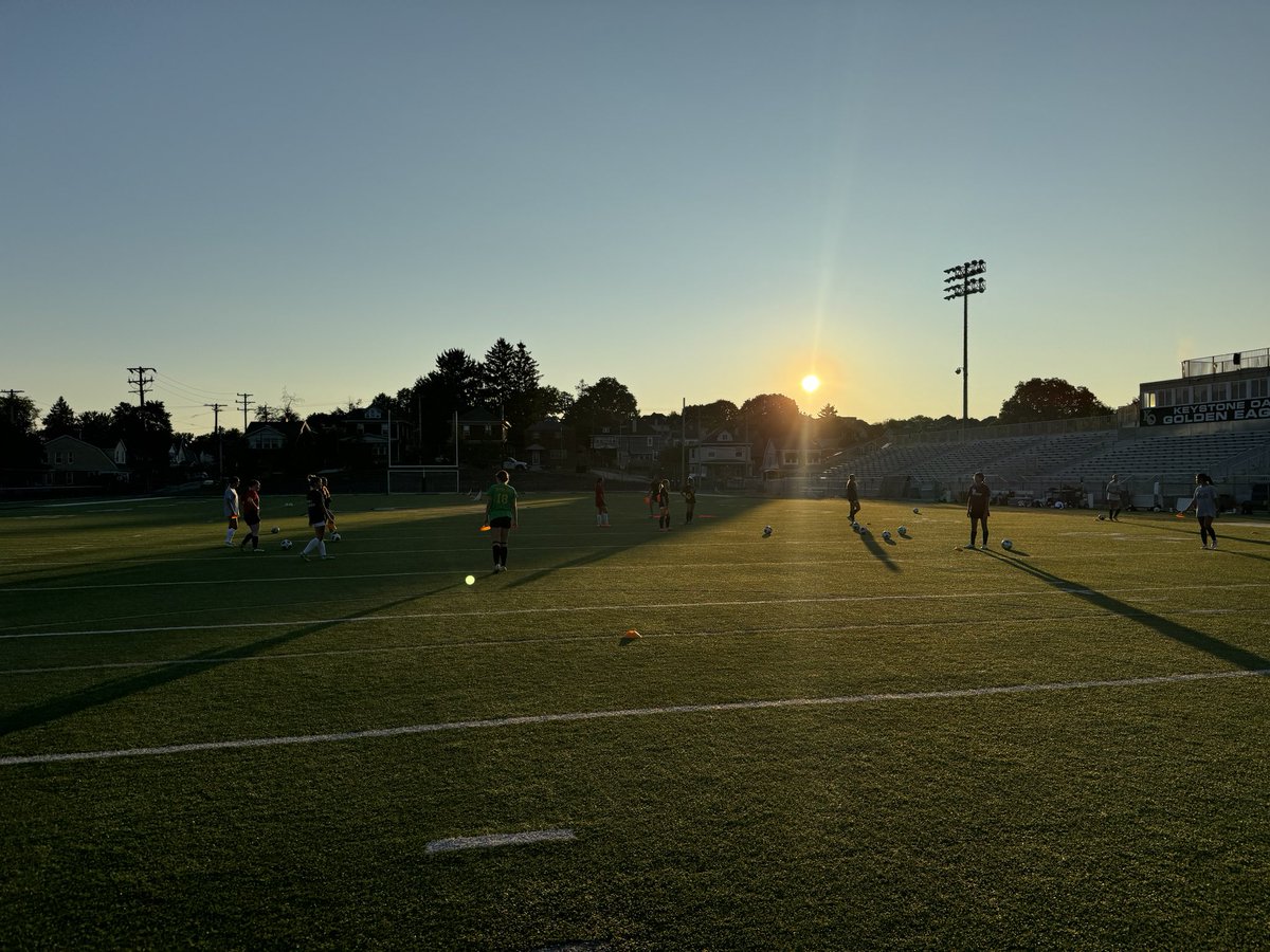oaks_ladyeagles's tweet photo. Sunrises over Dormont Stadium 🏟️ on camp mornings are the best!

#KOSoccer #Camp2024 https://t.co/bqo0Mq9Iy2