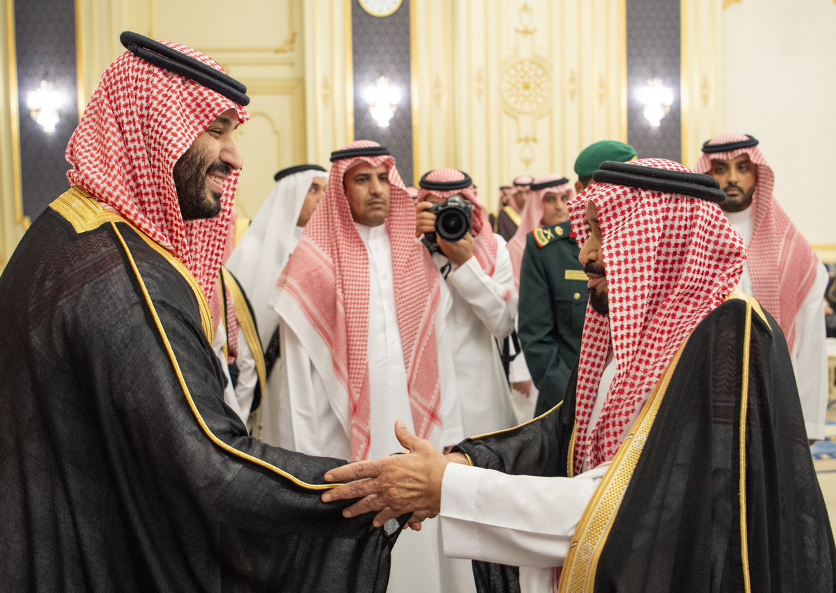 Bandaralgaloud's tweet photo. سمو سيدي #ولي_العهد يستقبل، في قصر السلام بجدة، أصحاب السمو الأمراء وأصحاب الفضيلة العلماء والمعالي وجمعًا من المواطنين. https://t.co/88Ft70rkMj