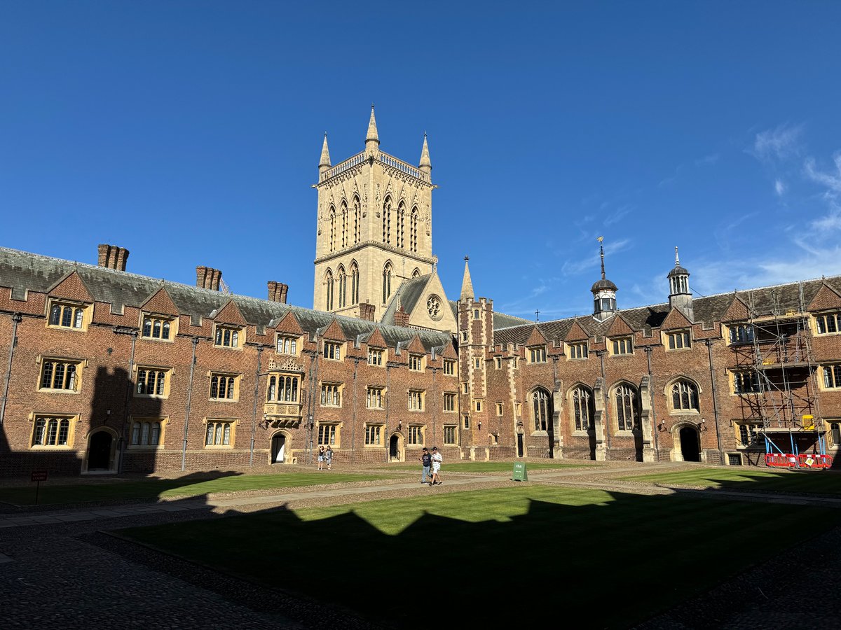 After some fascinating papers this morning, we’ve been treated to a lovely day at <a href="/stjohnscam/">St John's College, Cambridge</a> looking at material relating to the one and only Lady Margaret Beaufort #HarlaxtonMedSym2024 #MedievalTwitter #Twitterstorians