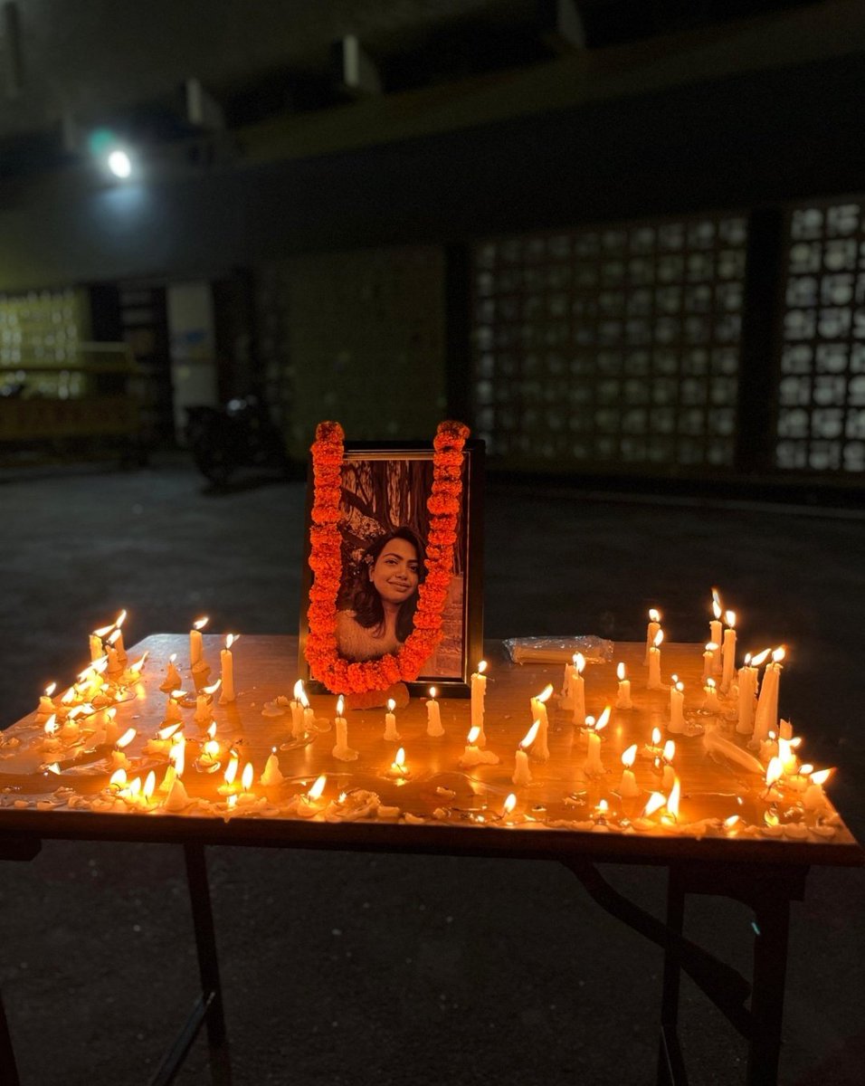 I wonder who instilled in us the tender act of candle-holding? 🕯️
Didn't we have a culture of conflagration of entire Lanka to save the honour of our women wronged in Mahabharata 🔥

#KolkataDoctorDeath #kolkatahorror #KolkataDoctor
#BENGAL_HORROR
#JusticeForAbhaya #MedTwitter