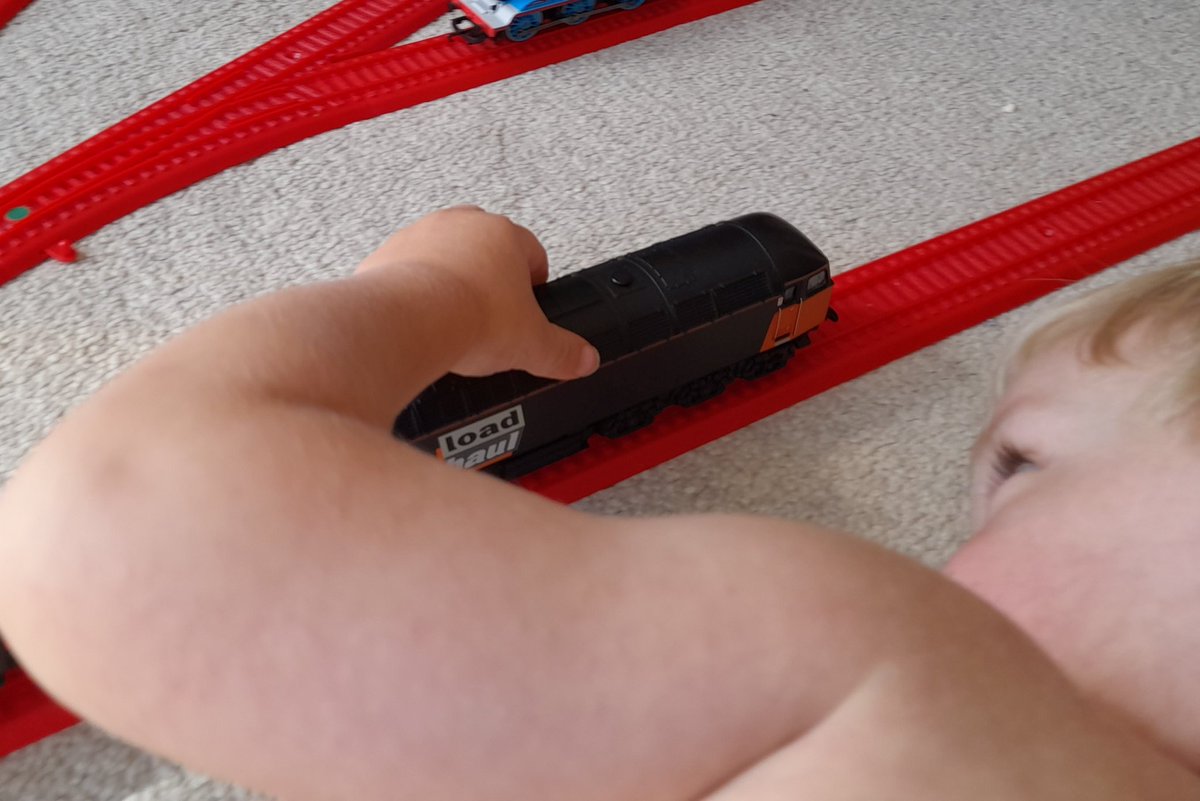 jaymz_hatstand's tweet image. We had a look through my old stock boxes the other day, and Seb proved he has exceptional taste when he selected this to use on his @hornby PlayTrains set! #LoadHaul #Railways #Trains #Grid @NickPLittlewood @wallygridboy @NigelGresleyA4 @mr45144 @6LDA_RJJ