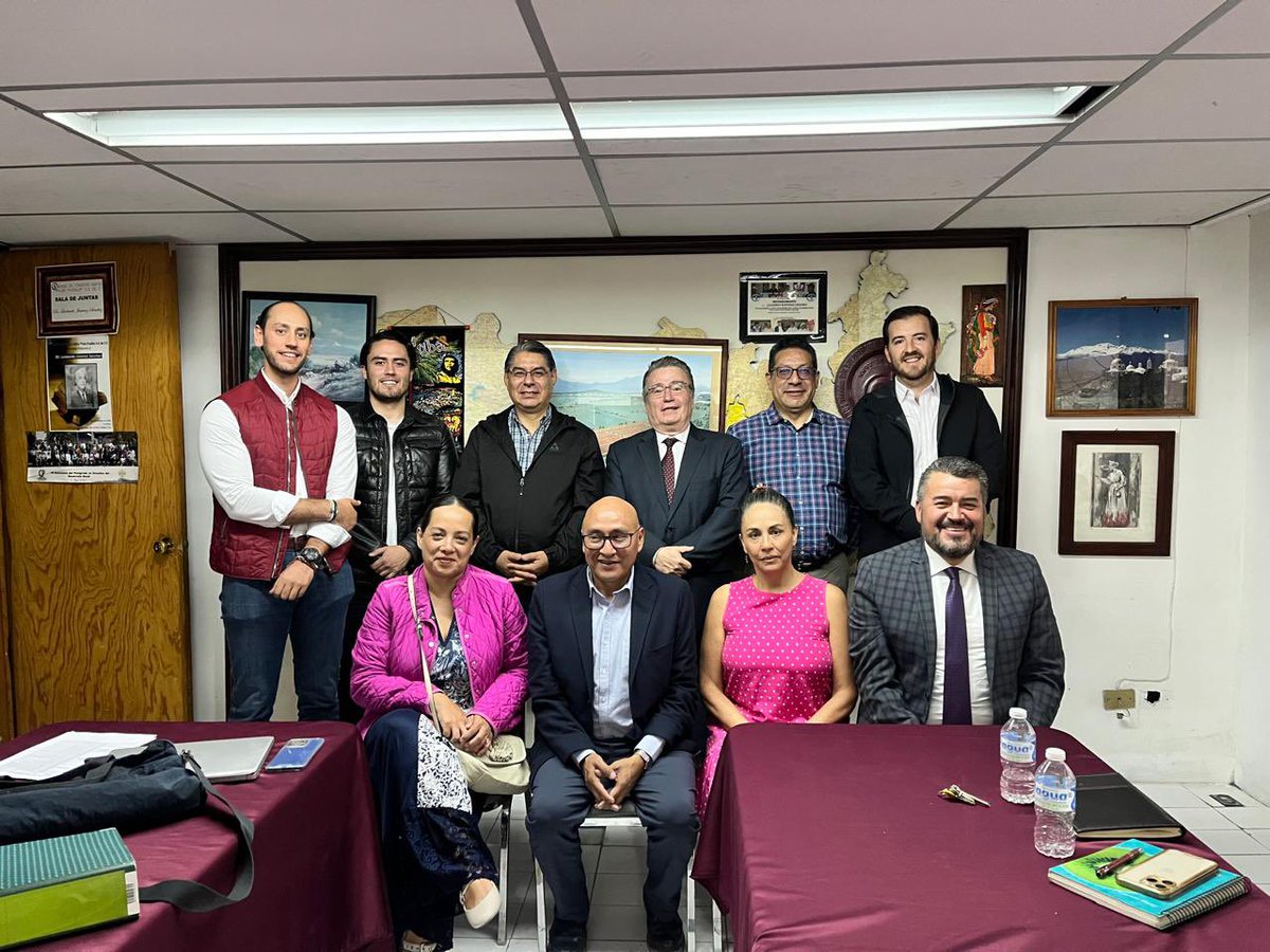 ferchaveze's tweet photo. Capacitación #MIPyME por Puebla !!! Impartida por el Dr. Rolando Adalberto Flores López del colegio de #contadores de #Puebla #PorAmoraPuebla #vAAmos https://t.co/jAdxDofRMn