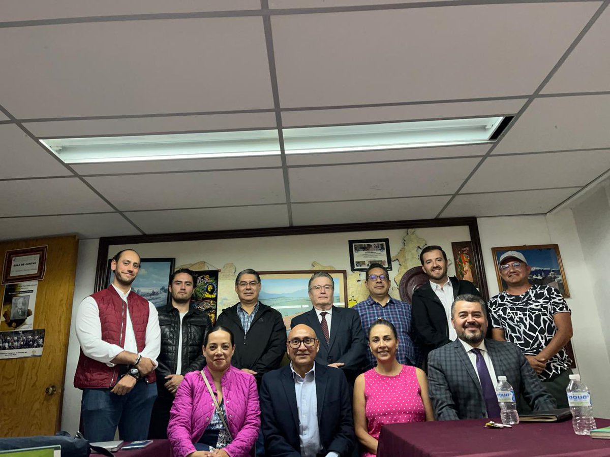 ferchaveze's tweet photo. Capacitación #MIPyME por Puebla !!! Impartida por el Dr. Rolando Adalberto Flores López del colegio de #contadores de #Puebla #PorAmoraPuebla #vAAmos https://t.co/jAdxDofRMn