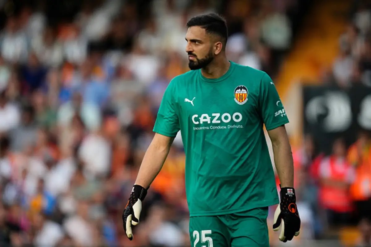 LFC Round Up (@lfcroundup) on Twitter photo Valencia have rejected a first offer of €30M from Liverpool for Mamardashvili.
The English club will not reach the €40M that Valencia is asking for and right now they have no intention of raising their bid.
( <a href="/TribunaVCF/">Tribuna Deportiva</a> ) Valencia have rejected a first offer of €30M from Liverpool for Mamardashvili.
The English club will not reach the €40M that Valencia is asking for and right now they have no intention of raising their bid.
( <a href="/TribunaVCF/">Tribuna Deportiva</a> )