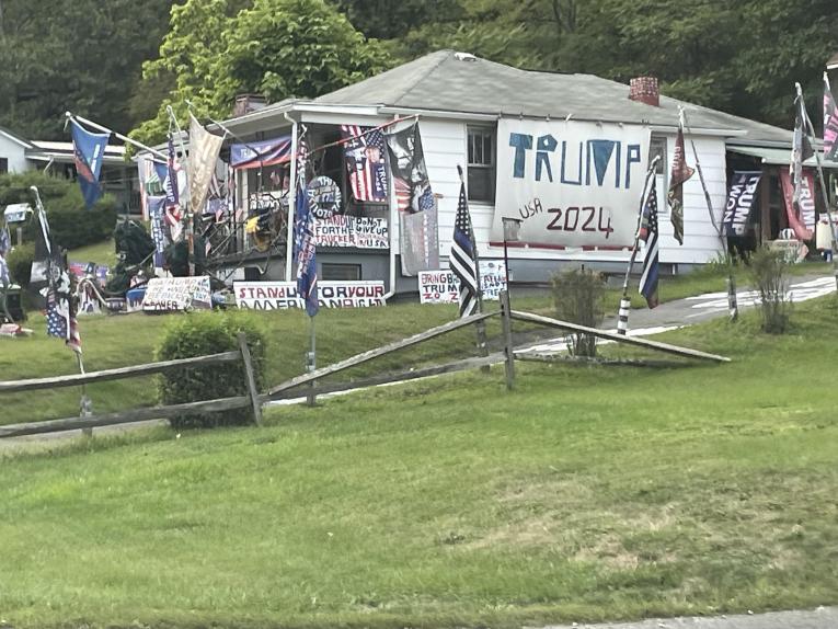 acnewsitics's tweet photo. @TrumpWarRoom Your actual neighborhood under Trump https://t.co/w0Q6iXrb5S