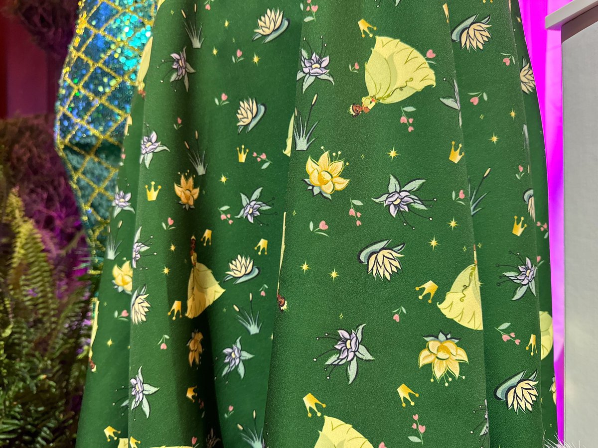 laughingplace's tweet photo. @supersmalls @diffeyewear @Corkcicle @shopgirlscrew @disneyfamily The new @uniquevintage dresses themed to Tiana and Ariel are gorgeous,
As are the @diffeyewear glasses themed to various characters. https://t.co/lbXUN6hl0d