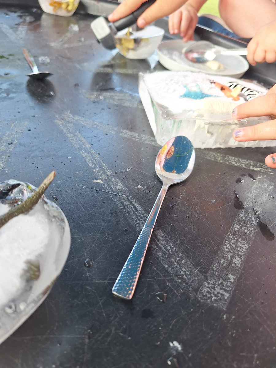 HFHAMrsDempsey's tweet photo. Super start to the last week of holiday club! Dinosaurs in ice, games outside, creative crafts and yummy baking! 😋🤩🦕 https://t.co/b7ZR71NXbO