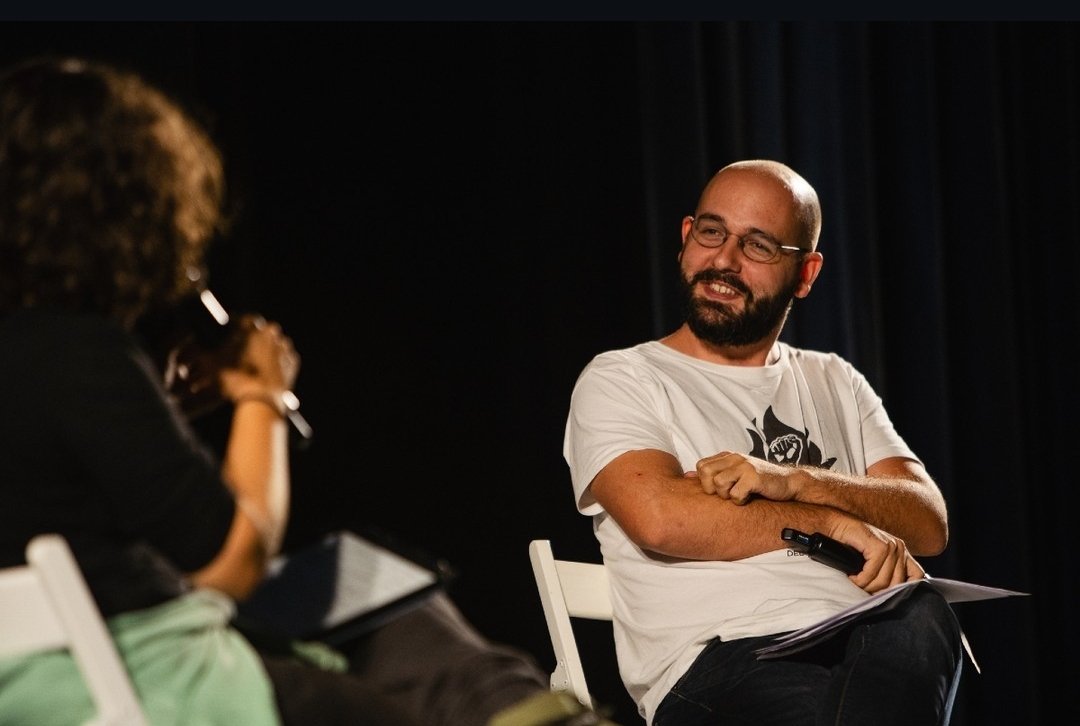 Mostra FRONT tweet media