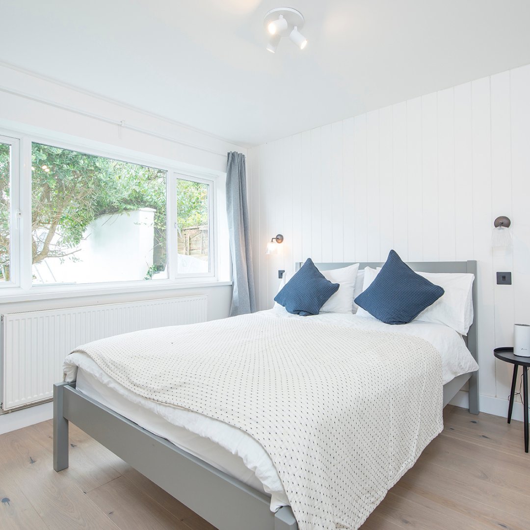 Ravenhill, Penally | 17-24/08 | £1150

🛏️ Sleeps 4
⭐️ 4 Star
🐶 #DogFriendly
🏖️ 1 mile to beach
🌺 Rear garden
🚿 Outdoor hot shower
🍽️🛍️ Walk to amenities
🛥️⛳️🦁🏹 Close to activities &amp; attractions

👉️bit.ly/3WJbcDz

#visitpembrokeshire #coastalcottages