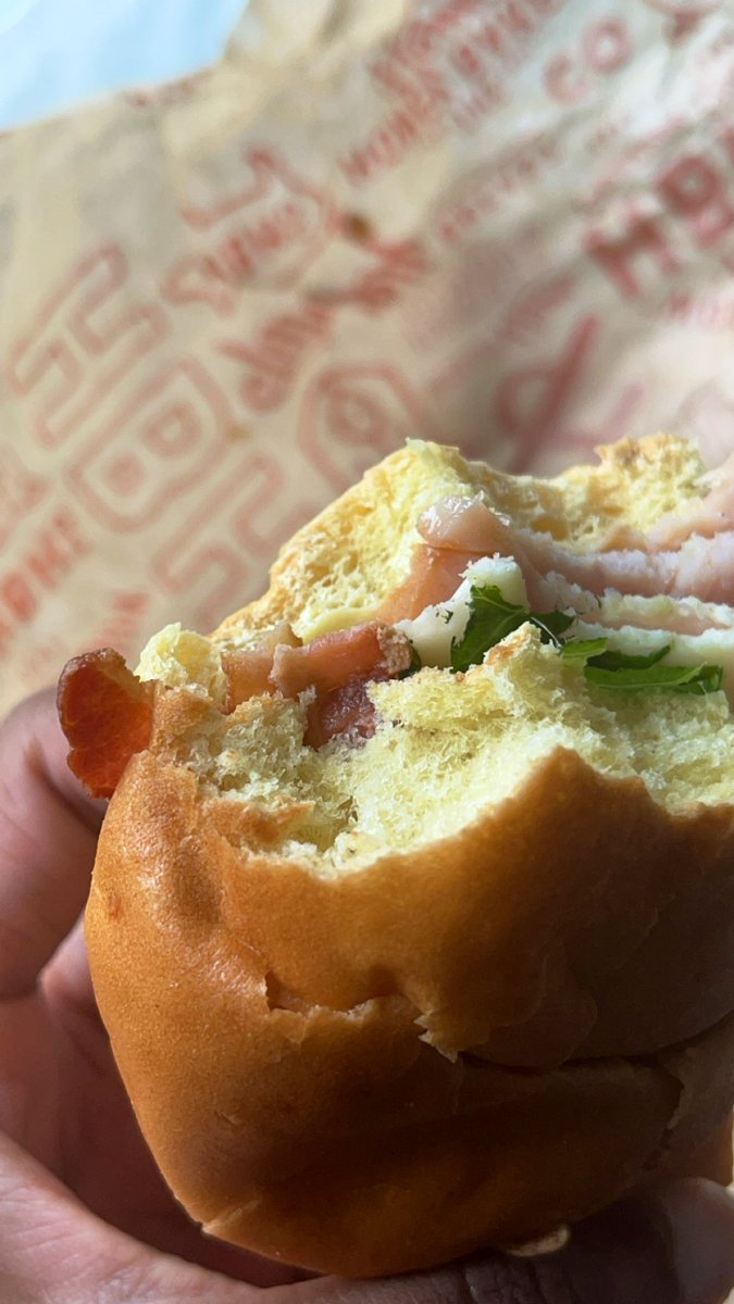 xxivxci's tweet image. I eat my sandwiches without condiments 🤷🏽‍♀️