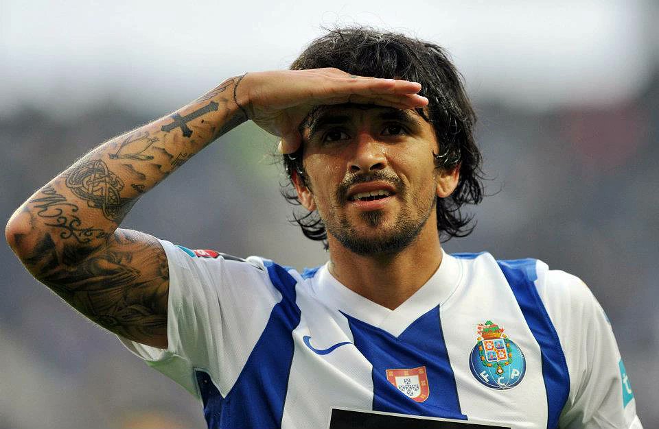 dragaoinsight's tweet photo. Luís Óscar "Lucho" González 

Isto sim era um ÍDOLO 💙🇦🇷 https://t.co/NQ7r02x85E