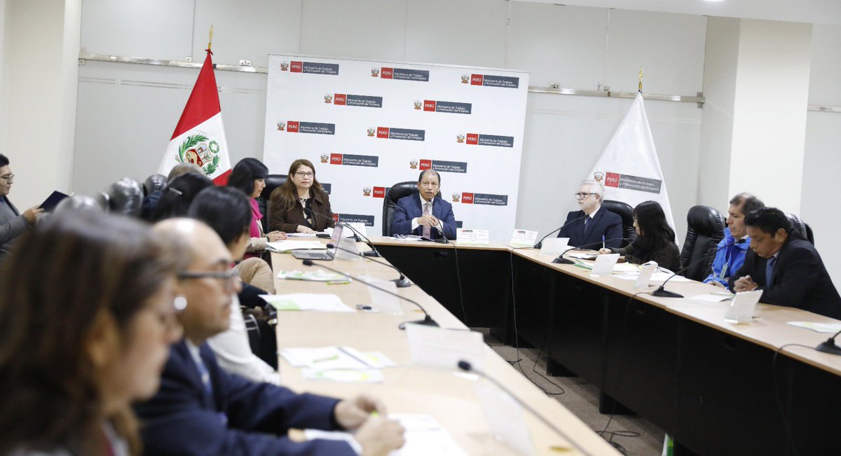 SunafilPeru's tweet photo. [LO ÚLTIMO]
✅ La Superintendente Flor Cruz Rodríguez participó de la sesión conmemorativa por el 12° aniversario de la instalación del Consejo Nacional de Seguridad y Salud en el Trabajo (#CONSSAT), la cual estuvo precedida por el ministro del @MTPE_Peru, Daniel Maurate Romero. https://t.co/BYUqleikqY